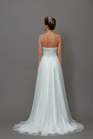 Görseli Galeri görüntüleyiciye yükleyin, Akay sade helen düz gelinlik, temiz hatlı ve şık minimalist bridal stil gelinlik modeli
