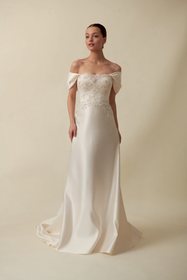 Görseli Galeri görüntüleyiciye yükleyin, Akay düz gelinlik modeli, sade ve zarif siluetli modern gelinlik tasarımı
