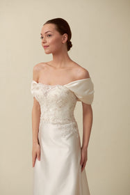 Görseli Galeri görüntüleyiciye yükleyin, Akay düz gelinlik modeli, sade ve zarif siluetli modern gelinlik tasarımı
