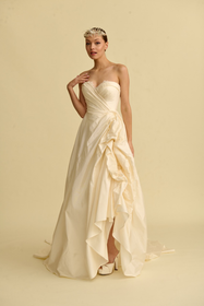 Load image into Gallery viewer, Akay düz gelinlik modeli, sade ve zarif siluetli modern minimal gelinlik tasarımı
