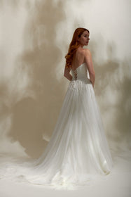 Görseli Galeri görüntüleyiciye yükleyin, Akay modern bridal elbise, yalın çizgili düz kesim gelinlik modeli
