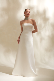 Load image into Gallery viewer, Akay sade düz kesim gelinlik, temiz hatlı siluet ile tasarlanmış modern bridal gelinlik modeli
