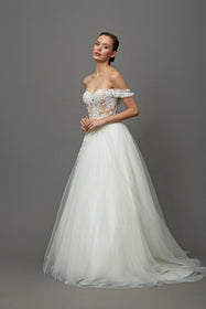 Görseli Galeri görüntüleyiciye yükleyin, Akay kabarık prenses gelinlik modeli, dantelli tül etek ve işlemeli romantik prenses kesim gelinlik
