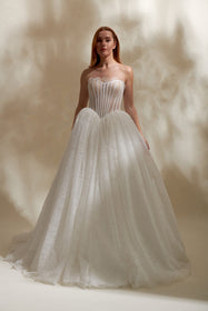 Görseli Galeri görüntüleyiciye yükleyin, Akay kabarık dantelli prenses gelinlik modeli, ihtişamlı kabarık etek ve zarif üst detaylarıyla düğün gelinliği
