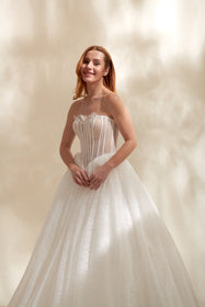 Görseli Galeri görüntüleyiciye yükleyin, Akay kabarık dantelli prenses gelinlik modeli, ihtişamlı kabarık etek ve zarif üst detaylarıyla düğün gelinliği
