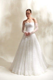 Load image into Gallery viewer, Akay prenses kesim kabarık gelinlik, masalsı görünüm sunan kat kat dantel tül etek ve zarif işlemeli üst tasarımlı bridal gelinlik modeli
