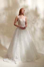 Görseli Galeri görüntüleyiciye yükleyin, Akay kabarık prenses gelinlik modeli, ihtişamlı kabarık etek ve zarif üst ışıltılı dantel detaylarıyla düğün gelinliği
