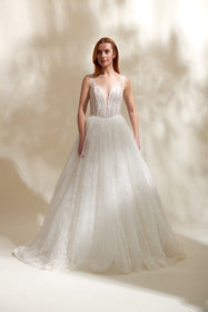 Görseli Galeri görüntüleyiciye yükleyin, Akay kabarık prenses gelinlik modeli, ihtişamlı kabarık etek ve zarif üst ışıltılı dantel detaylarıyla düğün gelinliği
