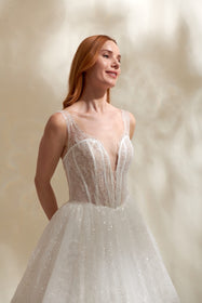 Görseli Galeri görüntüleyiciye yükleyin, Akay kabarık prenses gelinlik modeli, ihtişamlı kabarık etek ve zarif üst ışıltılı dantel detaylarıyla düğün gelinliği
