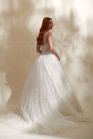 Görseli Galeri görüntüleyiciye yükleyin, Akay kabarık prenses gelinlik modeli, ihtişamlı kabarık etek ve zarif üst ışıltılı dantel detaylarıyla düğün gelinliği
