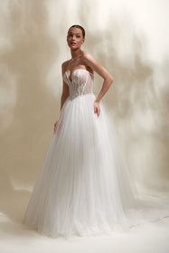 Görseli Galeri görüntüleyiciye yükleyin, Akay prenses kesim kabarık gelinlik, gösterişli tül etekli ve dantel detaylı klasik bridal tasarım
