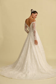 Görseli Galeri görüntüleyiciye yükleyin, Akay kabarık prenses gelinlik modeli, hacimli tül etek ve zarif dantel işlemeli romantik prenses kesim gelinlik
