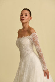 Görseli Galeri görüntüleyiciye yükleyin, Akay kabarık prenses gelinlik modeli, hacimli tül etek ve zarif dantel işlemeli romantik prenses kesim gelinlik
