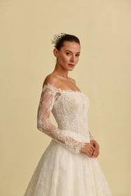 Görseli Galeri görüntüleyiciye yükleyin, Akay kabarık prenses gelinlik modeli, hacimli tül etek ve zarif dantel işlemeli romantik prenses kesim gelinlik
