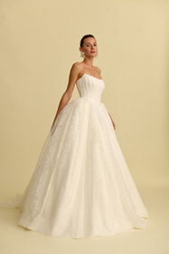 Görseli Galeri görüntüleyiciye yükleyin, Akay romantik prenses gelinlik, hacimli etek ve zarif işlemeli bridal couture model
