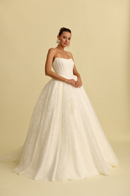 Görseli Galeri görüntüleyiciye yükleyin, Akay romantik prenses gelinlik, hacimli etek ve zarif işlemeli bridal couture model
