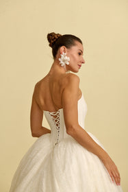 Görseli Galeri görüntüleyiciye yükleyin, Akay romantik prenses gelinlik, hacimli etek ve zarif işlemeli bridal couture model
