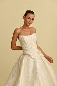 Görseli Galeri görüntüleyiciye yükleyin, Akay kabarık prenses gelinlik modeli, gösterişli kabarık etek ve romantik dantel detaylı bridal gown
