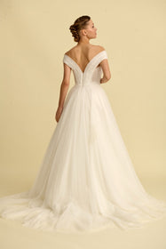 Görseli Galeri görüntüleyiciye yükleyin, Akay kabarık prenses gelinlik modeli, kabarık tül etek ve zarif hacimli gelinlik
