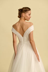 Görseli Galeri görüntüleyiciye yükleyin, Akay kabarık prenses gelinlik modeli, kabarık tül etek ve zarif hacimli gelinlik
