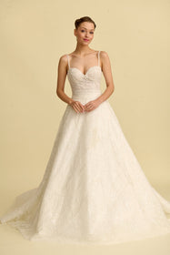 Görseli Galeri görüntüleyiciye yükleyin, Akay kabarık prenses gelinlik modeli, ihtişamlı kabarık etek ve zarif üst detaylarıyla düğün gelinliği
