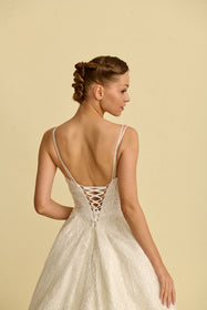 Görseli Galeri görüntüleyiciye yükleyin, Akay kabarık prenses gelinlik modeli, ihtişamlı kabarık etek ve zarif üst detaylarıyla düğün gelinliği
