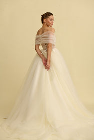 Görseli Galeri görüntüleyiciye yükleyin, Akay kabarık prenses gelinlik modeli, düğün için ihtişamlı kabarık etekli gelinlik
