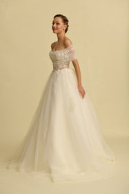 Görseli Galeri görüntüleyiciye yükleyin, Akay kabarık prenses gelinlik modeli, düğün için ihtişamlı kabarık etekli gelinlik
