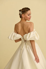 Görseli Galeri görüntüleyiciye yükleyin, Akay prenses kesim kabarık gelinlik, gösterişli klasik bridal tasarım
