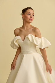 Görseli Galeri görüntüleyiciye yükleyin, Akay prenses kesim kabarık gelinlik, gösterişli klasik bridal tasarım
