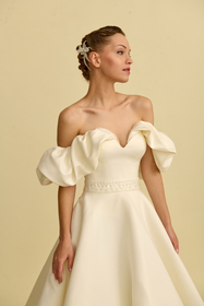 Görseli Galeri görüntüleyiciye yükleyin, Akay prenses kesim kabarık gelinlik, gösterişli klasik bridal tasarım
