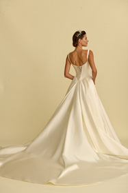 Load image into Gallery viewer, Akay kabarık prenses gelinlik modeli, prenses kesim kabarık etekli şık gelinlik tasarımı
