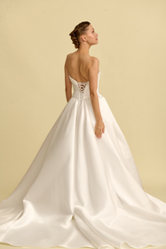 Load image into Gallery viewer, Akay kabarık prenses gelinlik modeli, prenses kesim kabarık etekli şık gelinlik tasarımı
