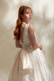 Görseli Galeri görüntüleyiciye yükleyin, Gelinlik, gelinlikAkay romantik prenses gelinlik, hacimli etek ve zarif işlemeli bridal couture model
