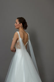 Görseli Galeri görüntüleyiciye yükleyin, Akay kabarık prenses gelinlik modeli, ihtişamlı kabarık etek ve zarif üst detaylarıyla düğün gelinliği
