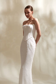 Görseli Galeri görüntüleyiciye yükleyin, Akay saten fit kesim balık gelinlik modeli, şık ve feminen siluetli düğün elbisesi
