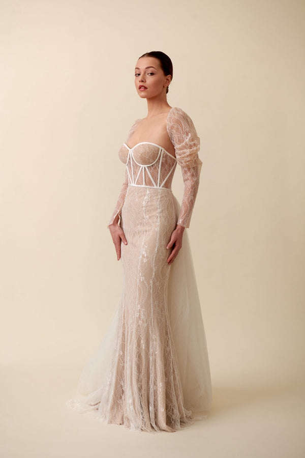 Akay fit kesim balık gelinlik modeli, şık ve feminen siluetli düğün elbisesi