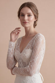 Load image into Gallery viewer, AKAY Gelinlik uzun kollu balık kesim dantel gelinlik modeli, transparan kollu ve derin V yaka detaylı romantik couture bridal tasarım.
