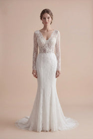Load image into Gallery viewer, AKAY Gelinlik uzun kollu balık kesim dantel gelinlik modeli, transparan kollu ve derin V yaka detaylı romantik couture bridal tasarım.
