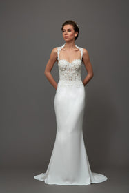 Görseli Galeri görüntüleyiciye yükleyin, Akay balık gelinlik modeli, romantik siluetli klasik gelinlik tasarımı
