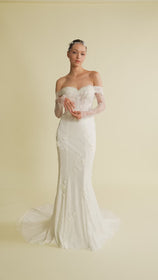 Load and play video in Gallery viewer, Romantik tasarımı, zarif dantel detayları ve modern çizgileriyle her gelin için özel olarak tasarlanmış A kesim, prenses ve balık model gelinlik koleksiyonu.
