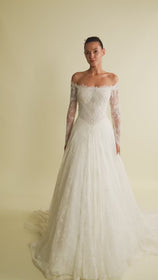 Load and play video in Gallery viewer, Romantik tasarımı, zarif dantel detayları ve modern çizgileriyle her gelin için özel olarak tasarlanmış A kesim, prenses ve balık model gelinlik koleksiyonu.
