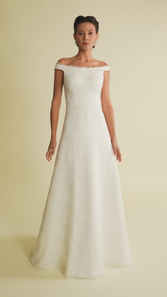 Romantik tasarımı, zarif dantel detayları ve modern çizgileriyle her gelin için özel olarak tasarlanmış A kesim, prenses ve balık model gelinlik koleksiyonu.