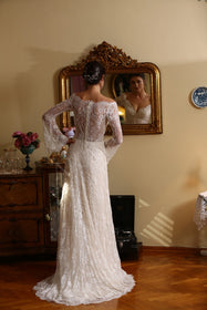 Load image into Gallery viewer, Akay balık model gelinlik, dantel kaplama detayları ve feminen hatları vurgulayan sofistike balık kesim bridal gelinlik
