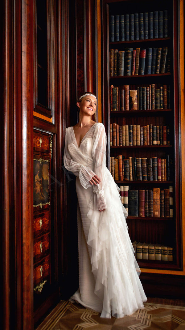 Akay düz kesim gelinlik modeli, modern ve zarif detaylarıyla sade nikah gelinliği