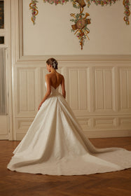 Görseli Galeri görüntüleyiciye yükleyin, Akay kabarık dantel kasnak işli straplez prenses gelinlik modeli, ihtişamlı kabarık etek düğün gelinliği
