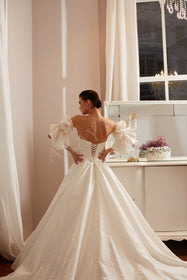 Load image into Gallery viewer, Akay kabarık prenses gelinlik modeli, gösterişli kabarık etek ve romantik dantel detaylı bridal gown
