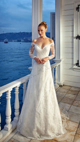 Load image into Gallery viewer, Akay uzun kollu prenses yaka gelinlik, gösterişli tül etekli ve dantel detaylı klasik bridal tasarım, düğün gelinliği
